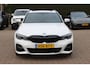 BMW 3-Serie Touring 330e High Exe. M Sport / Panoramadak / Camera / Luxe Leder / Head-up / Keyless / 19'' / CarPlay / Stoelverwarming / DAB / Dodehoek / ACC