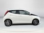 Toyota Aygo 1.0 VVT-i x-joy | All Seasonbanden| Climate control| Cruise control| Bestuurdersstoel in hoogte verstelbaar| Apple Carplay|