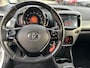 Toyota Aygo 1.0 VVT-i x-joy | All Seasonbanden| Climate control| Cruise control| Bestuurdersstoel in hoogte verstelbaar| Apple Carplay|
