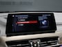 BMW X1 sDrive20i VDL Nedcar Edition [GROOT NAVIGATIE, TREKHAAK, HUD, PDC V+A, BLUETOOTH TELEFOON, CRUISE CONTROL, STOELVERWARMING, ELEKTRISCHE ACHTERKLEP, BMW LED, NIEUWSTAAT]