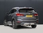 BMW X1 sDrive20i VDL Nedcar Edition [GROOT NAVIGATIE, TREKHAAK, HUD, PDC V+A, BLUETOOTH TELEFOON, CRUISE CONTROL, STOELVERWARMING, ELEKTRISCHE ACHTERKLEP, BMW LED, NIEUWSTAAT]