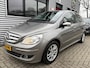 Mercedes-Benz B-klasse 200 -AUTOMAAT-CLIMA-CRUISECONTROL-TREKHAAK-1500 KG TREKGEWICHT-VOLLEDER-ORIGINEEL NEDERLANDS!-ETC.