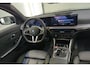 BMW 3-Serie Touring 330e M-Sport 292 pk Facelift LCI 2  Trekhaak Leder Life Cockpit Plus Widescreen Sfeerverlichting Vlak Stuur Carplay Led Stoelverwarming NL Auto BTW 1e Eigenaar Fabrieksgarantie 25/11/2027 ! 19,5 kWh Accu !