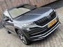 Skoda Kodiaq 1.5 TSI Sportline Automaat | Trekhaak uitklapbaar | Navigatiesysteem | Stoelverwarming | Stuurverwarming | Getint glas | Cruise control adaptief | Dodehoek detectie | Achteruitrijcamera | Parkeersensoren voor en achter