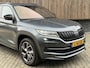 Skoda Kodiaq 1.5 TSI Sportline Automaat | Trekhaak uitklapbaar | Navigatiesysteem | Stoelverwarming | Stuurverwarming | Getint glas | Cruise control adaptief | Dodehoek detectie | Achteruitrijcamera | Parkeersensoren voor en achter