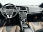 Volvo V40 Cross Country T3 A/T Nordic+ Luxury | 18" | Elektrisch verst. stoel | Keyless | Panoramadak | Parkeercamera | Parkeerverwarming | Verwarmbare Voorstoelen | DAB | Parkeersensoren V+A