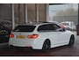 BMW 3-Serie Touring 330d RWD High Executive M-Performance | Navigatie | Panoramadak | Memory sportstoelen | HUD | Keyless | Harman-Kardon L7 | Dealer onderhouden!! | Werkelijk subliem uitgevoerde 330d en volledig dealer onderhouden.