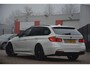 BMW 3-Serie Touring 330d RWD High Executive M-Performance | Navigatie | Panoramadak | Memory sportstoelen | HUD | Keyless | Harman-Kardon L7 | Dealer onderhouden!! | Werkelijk subliem uitgevoerde 330d en volledig dealer onderhouden.