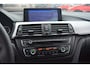 BMW 3-Serie Touring 330d RWD High Executive M-Performance | Navigatie | Panoramadak | Memory sportstoelen | HUD | Keyless | Harman-Kardon L7 | Dealer onderhouden!! | Werkelijk subliem uitgevoerde 330d en volledig dealer onderhouden.