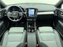 Volvo XC40 B4 211pk Plus Dark / Elektr. stoelen / Stoel/- en stuurverwarming / Keyless entry / Harman en Kardon audio / Trekhaak / All-season banden /
