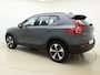 Volvo XC40 B4 211pk Plus Dark / Elektr. stoelen / Stoel/- en stuurverwarming / Keyless entry / Harman en Kardon audio / Trekhaak / All-season banden /