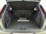 Volvo XC40 B4 211pk Plus Dark / Elektr. stoelen / Stoel/- en stuurverwarming / Keyless entry / Harman en Kardon audio / Trekhaak / All-season banden /