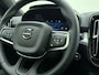 Volvo XC40 B4 211pk Plus Dark / Elektr. stoelen / Stoel/- en stuurverwarming / Keyless entry / Harman en Kardon audio / Trekhaak / All-season banden /