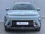 Hyundai Kona 1.6 GDI HEV Premium Automaat / Fabrieksgarantie tot 03-2029 / BOSE / Stuur & Stoelverwarming / 360 Camera / Elektrisch verstelbare voorstoelen / Stoelventilatie voor / Apple Carplay & Android Auto /