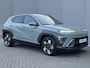 Hyundai Kona 1.6 GDI HEV Premium Automaat / Fabrieksgarantie tot 03-2029 / BOSE / Stuur & Stoelverwarming / 360 Camera / Elektrisch verstelbare voorstoelen / Stoelventilatie voor / Apple Carplay & Android Auto /