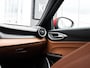 Alfa Romeo Giulia 2.0T Sprint | Veloce Interieur | Schakelflippers | Adaptive Cruise Control | Stoel- & stuurverwarming