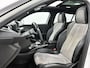 Peugeot e-2008 EV GT 50 kWh 136pk Automaat | 1ste Eigenaar | Trekhaak | Schuif-/Kanteldak | Navigatie | Climate Control | Adaptieve Cruise Control | 18" Lichtmetalen Velgen | Dodehoekdetectie | Verwarmbare Voorstoelen | Apple Carplay/Android Auto |