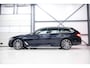 BMW 5-Serie Touring 540d xDrive High Executive | B&W audio | Adaptive | HUD | 360 camera | Carbon Black | Panoramadak | Stoelkoeling | LED |