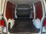 Volkswagen Transporter L2H1 | Black & White | 2.0 TDI 110pk |18"LM VELGEN | Navigatie | Betimmering | Trekhaak | Cruise control |