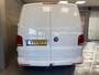 Volkswagen Transporter L2H1 | Black & White | 2.0 TDI 110pk |18"LM VELGEN | Navigatie | Betimmering | Trekhaak | Cruise control |