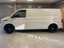 Volkswagen Transporter L2H1 | Black & White | 2.0 TDI 110pk |18"LM VELGEN | Navigatie | Betimmering | Trekhaak | Cruise control |