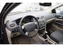 Ford Focus 1.6-16V Futura keurige 5-deurs met trekhaak