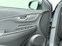 Hyundai Kona Electric EV Premium 64kWh Leer SOH 100% Warmtepomp Krell®-Premium Audio Stoelverwarming+Koeling Camera Apple Carplay Android Auto Head-Up Display Stuurverwarming Elek.Stoelen Blind Spot Lane Assist VESS 1e Eigenaar Origineel Nederlandse Auto 45.000,-nieuw