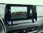 Hyundai Kona Electric EV Premium 64kWh Leer SOH 100% Warmtepomp Krell®-Premium Audio Stoelverwarming+Koeling Camera Apple Carplay Android Auto Head-Up Display Stuurverwarming Elek.Stoelen Blind Spot Lane Assist VESS 1e Eigenaar Origineel Nederlandse Auto 45.000,-nieuw