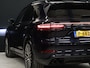 Porsche Cayenne 3.0 E-Hybrid Platinum Edition [SCHUIFKANTELDAK, SPORT CHRONO, SOFTCLOSE, TREKHAAK INKLAPBAAR, LUCHTVERING, APPLE CARPLAY, ANDROID, MEMORY SEATS, BOSE SOUND, 360 CAMERA, HEAD-UP, ADAPTIVE CRUISE, STOELVENTILATIE, STOELVERW