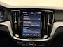 Volvo V60 T6 350pk AWD Plus Dark / NIEUW €4300,- Voorraadkorting / Panoramisch dak / Head-up display / Keyless / 360Camera / H&K Audio / Sportstoelen.
