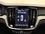 Volvo V60 T6 350pk AWD Plus Dark / NIEUW €4300,- Voorraadkorting / Panoramisch dak / Head-up display / Keyless / 360Camera / H&K Audio / Sportstoelen.