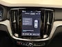Volvo V60 T6 350pk AWD Plus Dark / NIEUW €4300,- Voorraadkorting / Panoramisch dak / Head-up display / Keyless / 360Camera / H&K Audio / Sportstoelen.