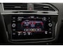 Volkswagen Tiguan R-Line Business 1.5 TSI 150pk DSG Automaat Trekhaak, LED matrix koplampen, Panoramadak, Elektrische achterklep, Navigatie, Adaptive cruise control