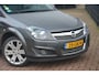 Opel Astra Wagon 1.6 Cosmo Nederlandse auto 214985 NAP zeer nette auto van een liefhebber geweest historie aanwezig met oa opc velgen leren bekleding stoelverwarming pdc navigatie etc.