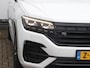 Volkswagen Touareg R 3.0 TSI 462PK eHybrid 4MOTION 462pk | Luchtvering | Trekhaak | Panoramadak | Leder | 360° camera |