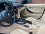 BMW 3-Serie 320i High Executive Upgrade stoelverwarming /Dakraam/weinig km