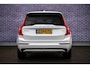 Volvo XC90 2.0 T8 Recharge AWD Ultimate Dark | Bowers & Wilkins Audio | Luchtvering | Trekhaak | Sportstoelen | Standkachel | Panoramadak | 360 camera | Head-up display | 4 zone climate control | Google Maps navigatie | Gelamineerd zijruiten | Nubuck hemelbekleding |