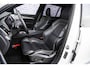Volvo XC90 2.0 T8 Recharge AWD Ultimate Dark | Bowers & Wilkins Audio | Luchtvering | Trekhaak | Sportstoelen | Standkachel | Panoramadak | 360 camera | Head-up display | 4 zone climate control | Google Maps navigatie | Gelamineerd zijruiten | Nubuck hemelbekleding |
