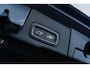Volvo XC60 T6 Plug-in hybrid AWD Ultimate Dark | Bowers & Wilkins Audio | Luchtvering | Trekhaak | Stoel-/Stuurverwarming | Schuif-/kanteldak | Elektrische stoelverstelling | Keyless Entry | Dodehoekdetectie | Google | Long range | Carplay |
