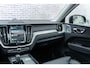 Volvo XC60 T6 Plug-in hybrid AWD Ultimate Dark | Bowers & Wilkins Audio | Luchtvering | Trekhaak | Stoel-/Stuurverwarming | Schuif-/kanteldak | Elektrische stoelverstelling | Keyless Entry | Dodehoekdetectie | Google | Long range | Carplay |