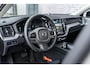 Volvo XC60 T6 Plug-in hybrid AWD Ultimate Dark | Bowers & Wilkins Audio | Luchtvering | Trekhaak | Stoel-/Stuurverwarming | Schuif-/kanteldak | Elektrische stoelverstelling | Keyless Entry | Dodehoekdetectie | Google | Long range | Carplay |