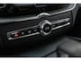 Volvo XC60 T6 Plug-in hybrid AWD Ultimate Dark | Bowers & Wilkins Audio | Luchtvering | Trekhaak | Stoel-/Stuurverwarming | Schuif-/kanteldak | Elektrische stoelverstelling | Keyless Entry | Dodehoekdetectie | Google | Long range | Carplay |