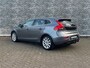 Volvo V40 1.5 T3 Nordic+ | Automaat | Trekhaak | Bi-xenon koplampen | Navigatie | 17" velgen | Stoelverwarming | Climate control | Voorruitverwarming | Parkeersensoren achter | Standkachel | Volvo On Call |
