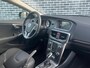 Volvo V40 1.5 T3 Nordic+ | Automaat | Trekhaak | Bi-xenon koplampen | Navigatie | 17" velgen | Stoelverwarming | Climate control | Voorruitverwarming | Parkeersensoren achter | Standkachel | Volvo On Call |