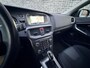 Volvo V40 1.5 T3 Nordic+ | Automaat | Trekhaak | Bi-xenon koplampen | Navigatie | 17" velgen | Stoelverwarming | Climate control | Voorruitverwarming | Parkeersensoren achter | Standkachel | Volvo On Call |