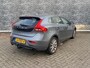 Volvo V40 1.5 T3 Nordic+ | Automaat | Trekhaak | Bi-xenon koplampen | Navigatie | 17" velgen | Stoelverwarming | Climate control | Voorruitverwarming | Parkeersensoren achter | Standkachel | Volvo On Call |