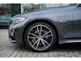 BMW 3-Serie Touring 320e Business Edition Plus l M Sport l Panorama dak l elektrische stoelen l Sport remmen l 19 inch velgen l