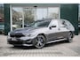 BMW 3-Serie Touring 320e Business Edition Plus l M Sport l Panorama dak l elektrische stoelen l Sport remmen l 19 inch velgen l