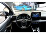 Toyota Yaris 1.5 Hybrid 85kW/115pk CVT Dynamic SOUNDPAKKET + ADAPT.CRUISE + LANE ASSIST + APPLE CARPLAY/ANDROID AUTO + LED KOPLAMPEN + CLIMA + PD-GLASS + ACHTERUITRIJCAMERA + SPORTSTOELEN + MISTLAMPEN + 16” LM-VELGEN!!