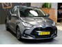 Toyota Yaris 1.5 Hybrid 85kW/115pk CVT Dynamic SOUNDPAKKET + ADAPT.CRUISE + LANE ASSIST + APPLE CARPLAY/ANDROID AUTO + LED KOPLAMPEN + CLIMA + PD-GLASS + ACHTERUITRIJCAMERA + SPORTSTOELEN + MISTLAMPEN + 16” LM-VELGEN!!